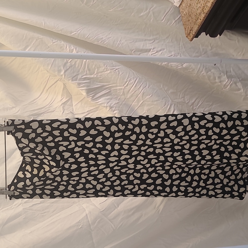 Lightly worn Ann Taylor heart print skirt.